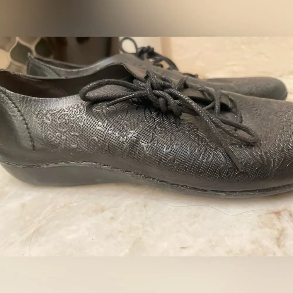 Propet Black Embossed Leather casual comfort Shoes 9-1/2